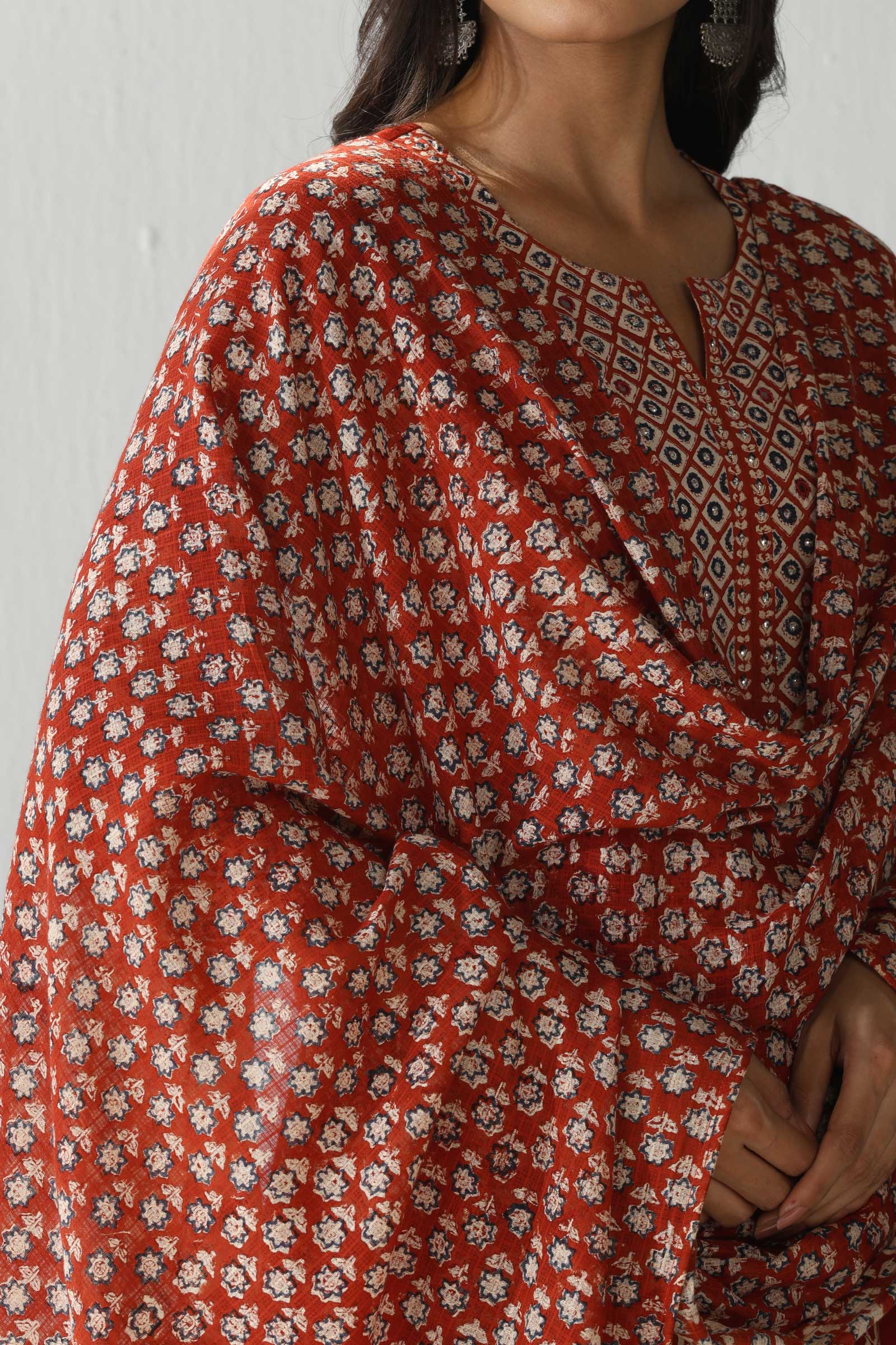 Sehra Kainat Bagru Dupatta - Image 2