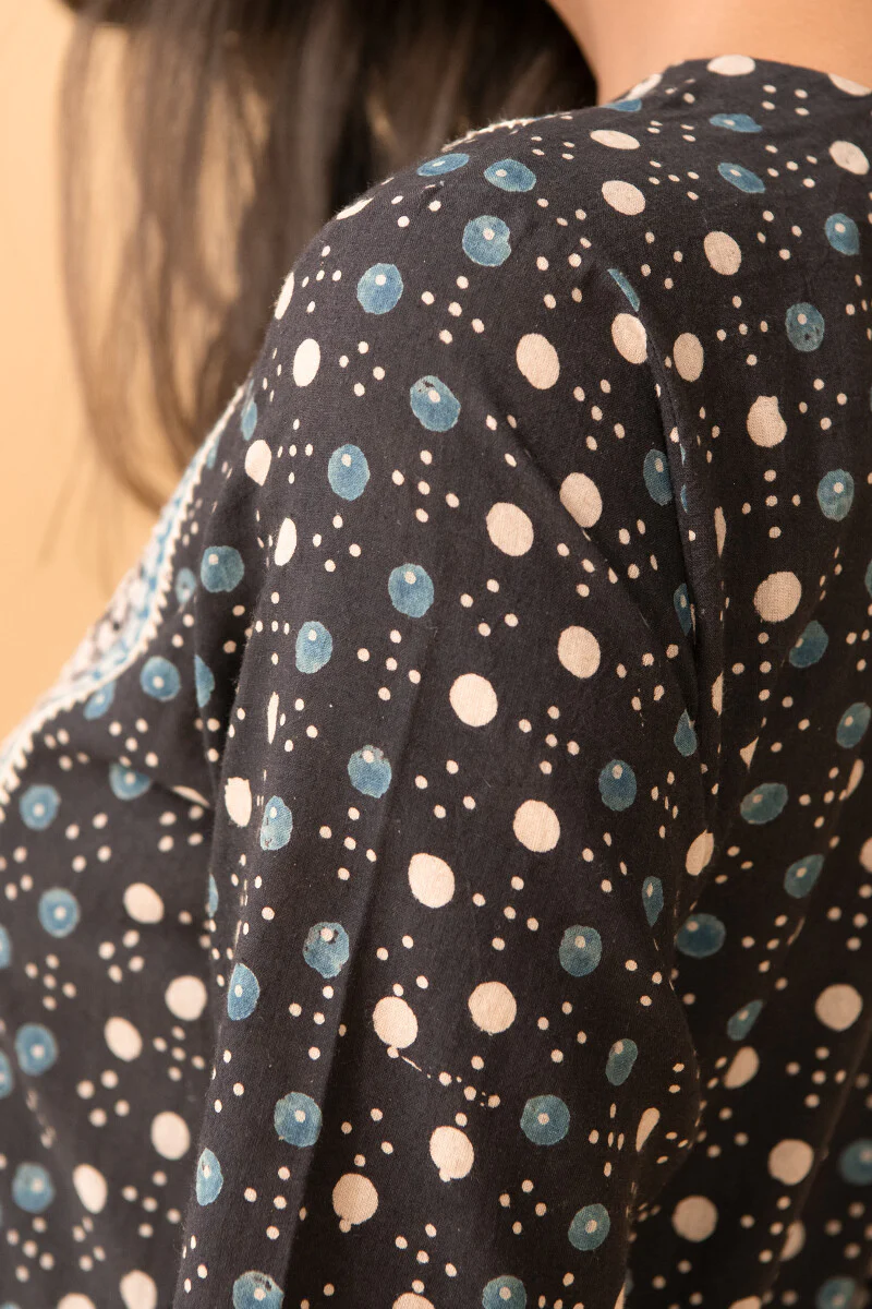 Sehra Mehnaz Ajrak Kurta - Image 7