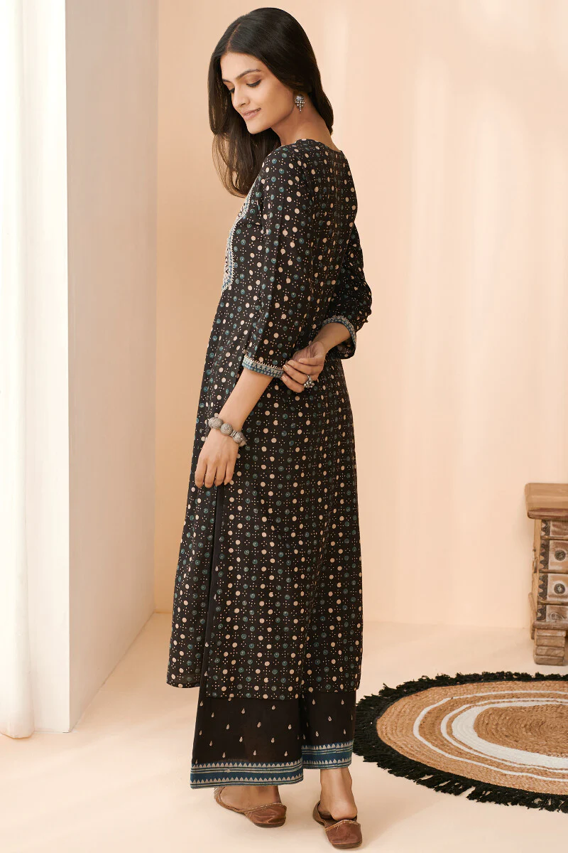 Sehra Mehnaz Ajrak Kurta - Image 9