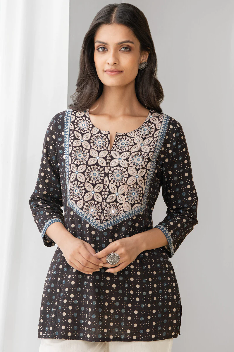 Sehra Mehnaz Ajrak Top