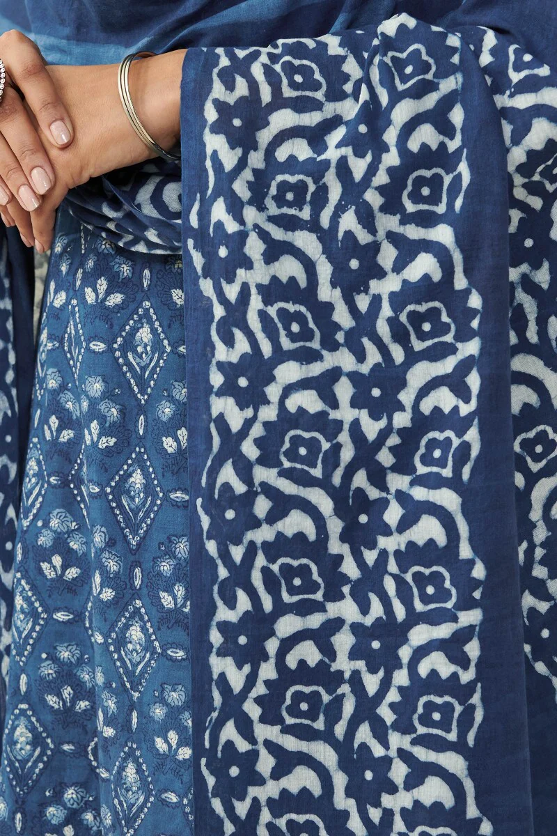 Sehra Mehnaz Indigo Dupatta - Image 4