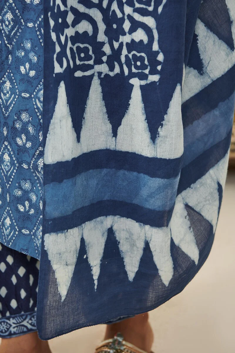 Sehra Mehnaz Indigo Dupatta - Image 5