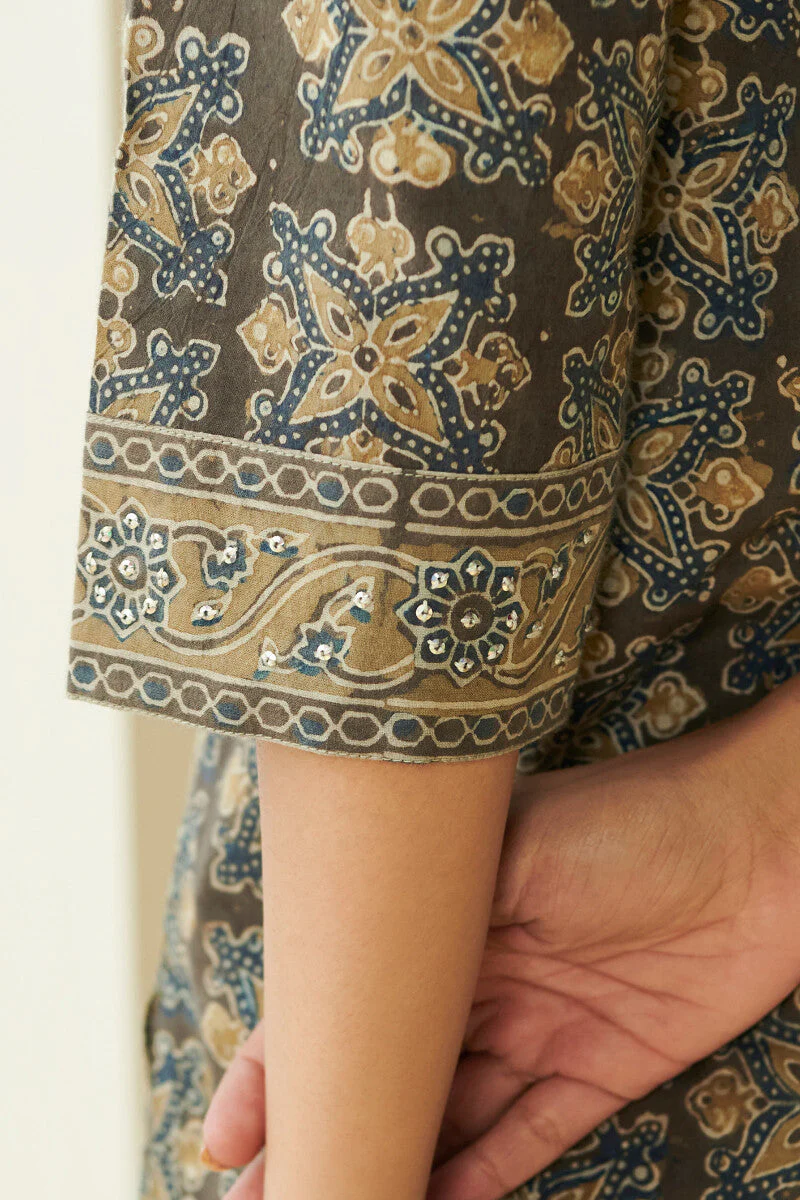 Sehra Mehnoor Ajrak Kurta - Image 4