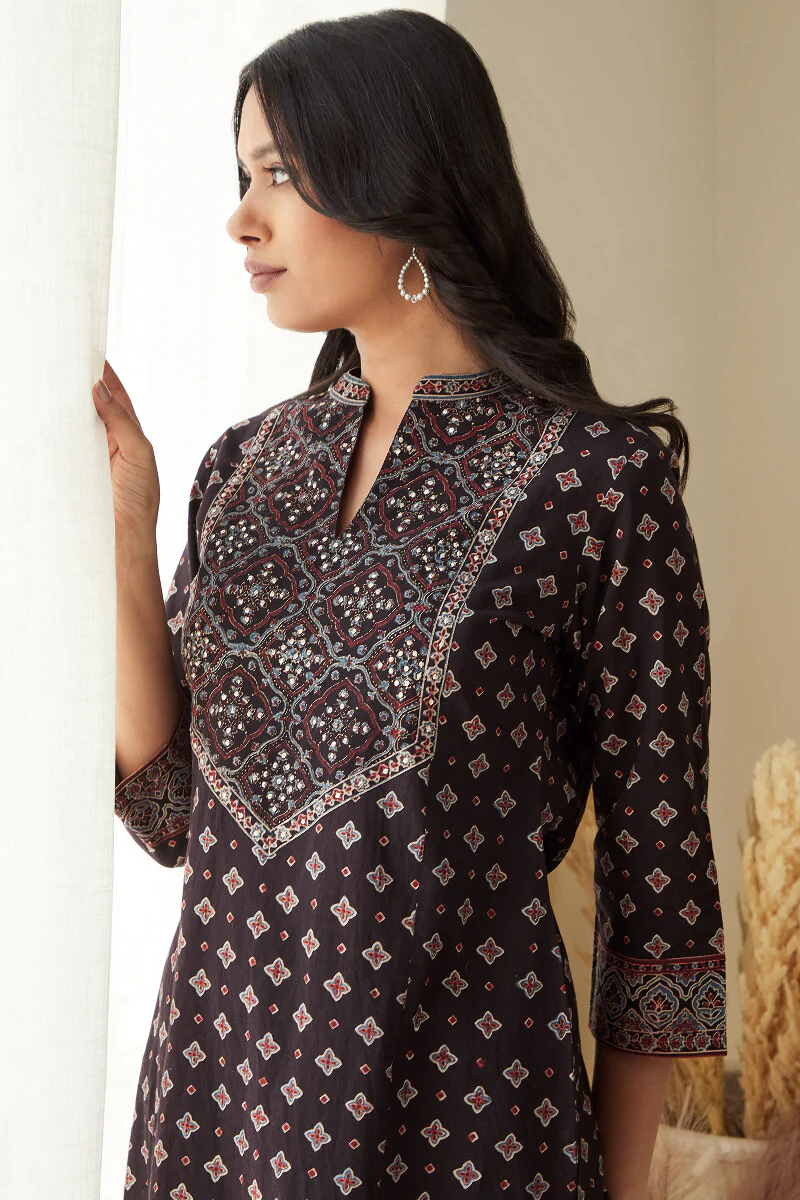 Sehra Nadia Ajrak Kurta - Image 4