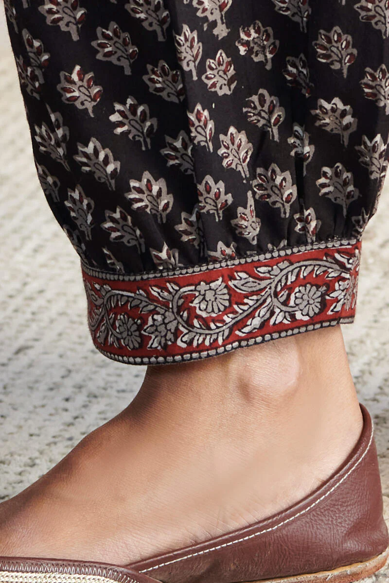 Sehra Nafeesa Bagru Izhaar Pants - Image 2