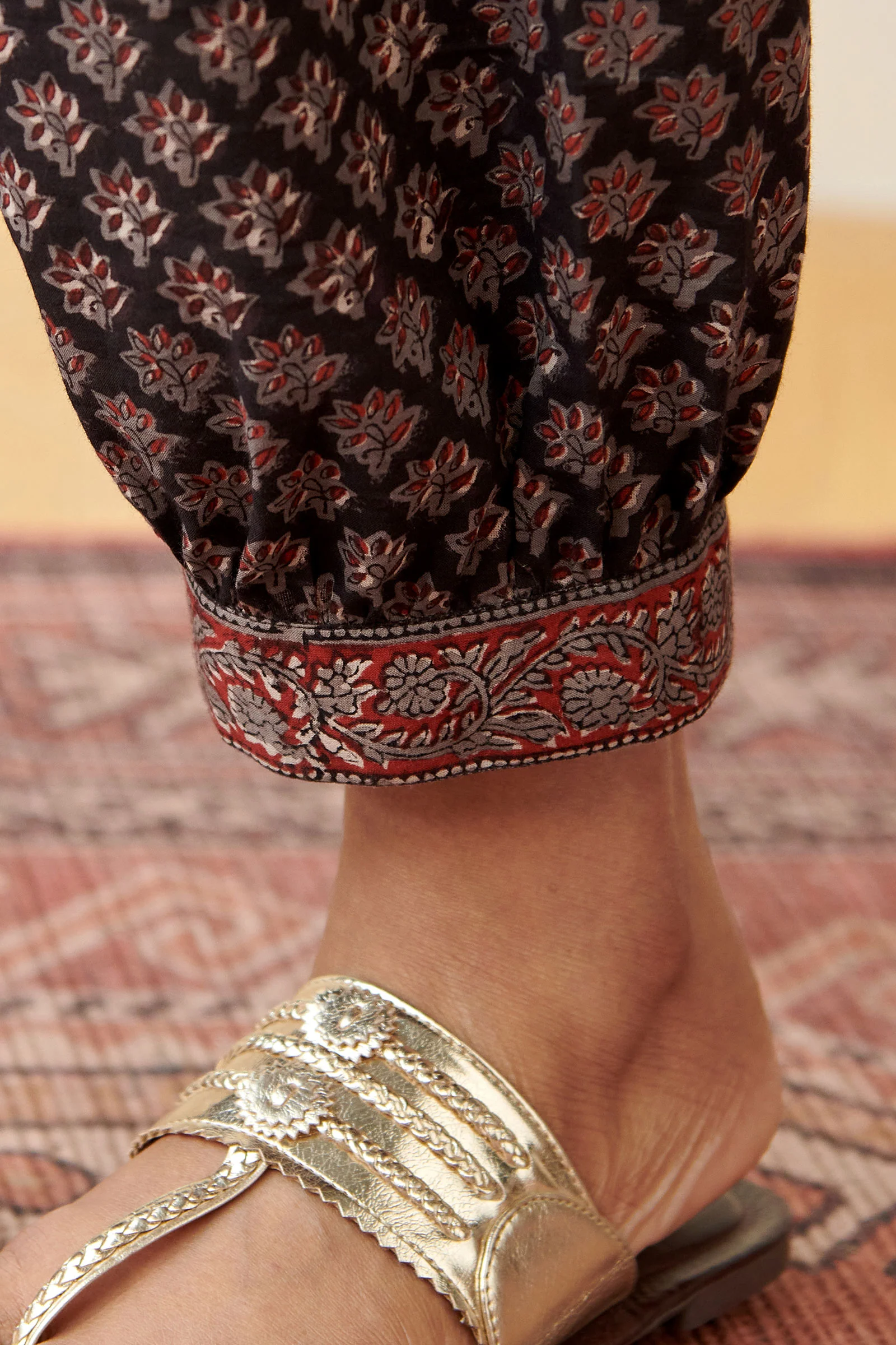 Sehra Nafeesa Bagru Izhaar Pants - Image 2