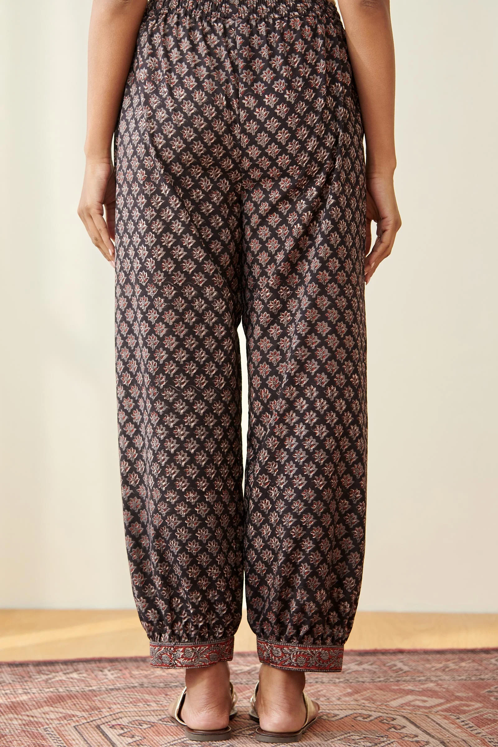 Sehra Nafeesa Bagru Izhaar Pants - Image 4