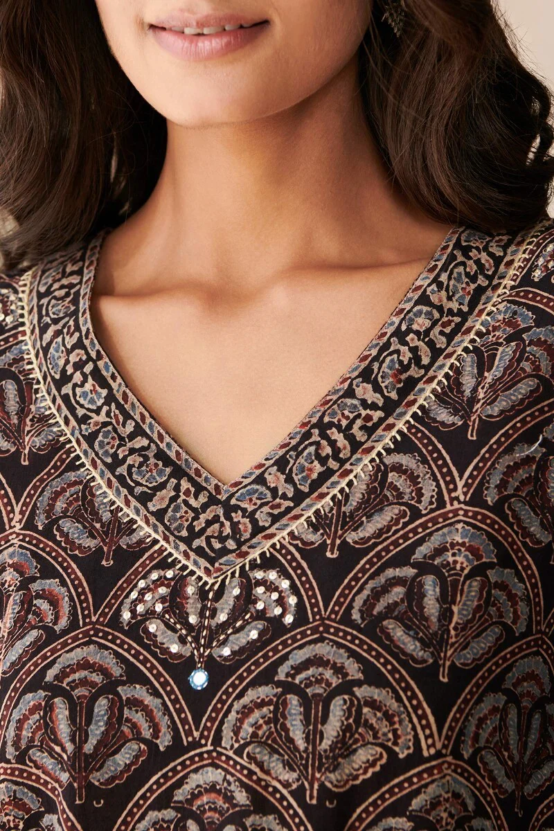 Sehra Nafiya Ajrak Kurta - Image 3