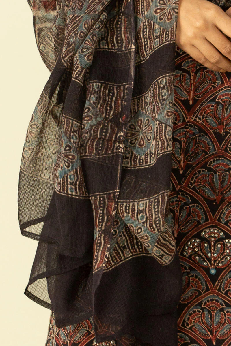 Sehra Nafiya Dupatta - Image 4