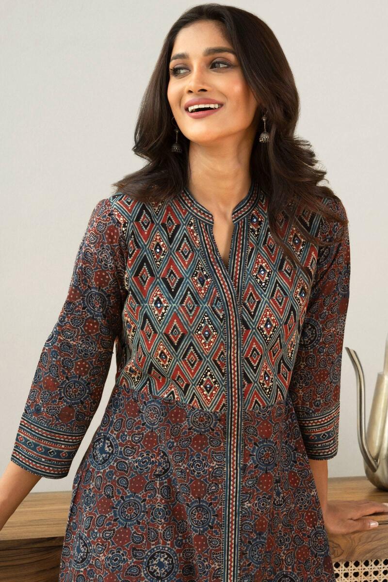 Sehra Nikhat Ajrak Kurta