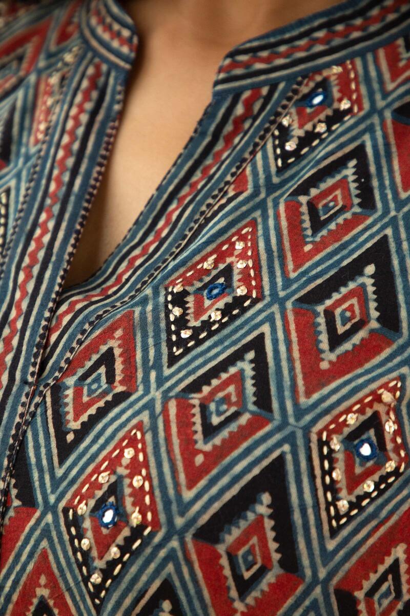 Sehra Nikhat Ajrak Kurta - Image 2