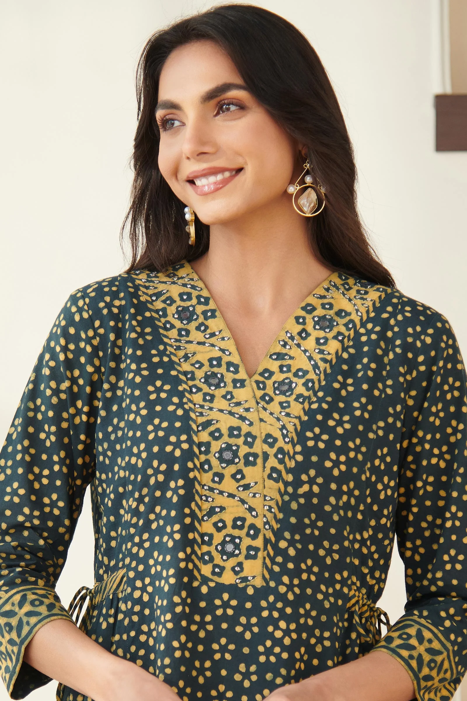 Sehra Nikhat Kurta
