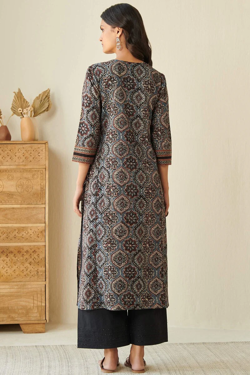 Sehra Rumaisa Ajrak Kurta - Image 8