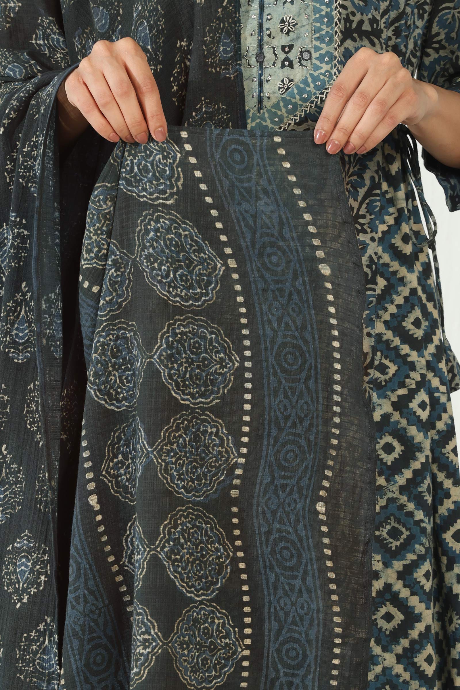 Sehra Siya Akola Dupatta - Image 4