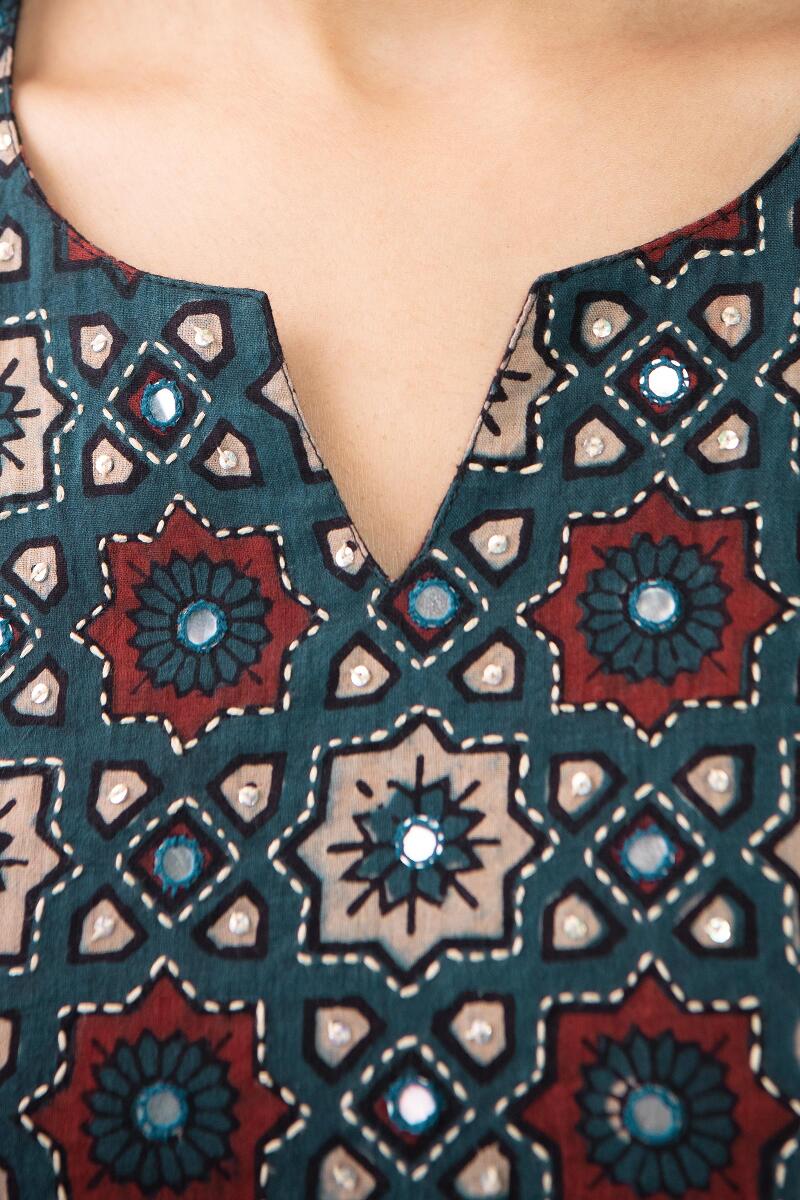 Sehra Tara Ajrak Kurta - Image 7