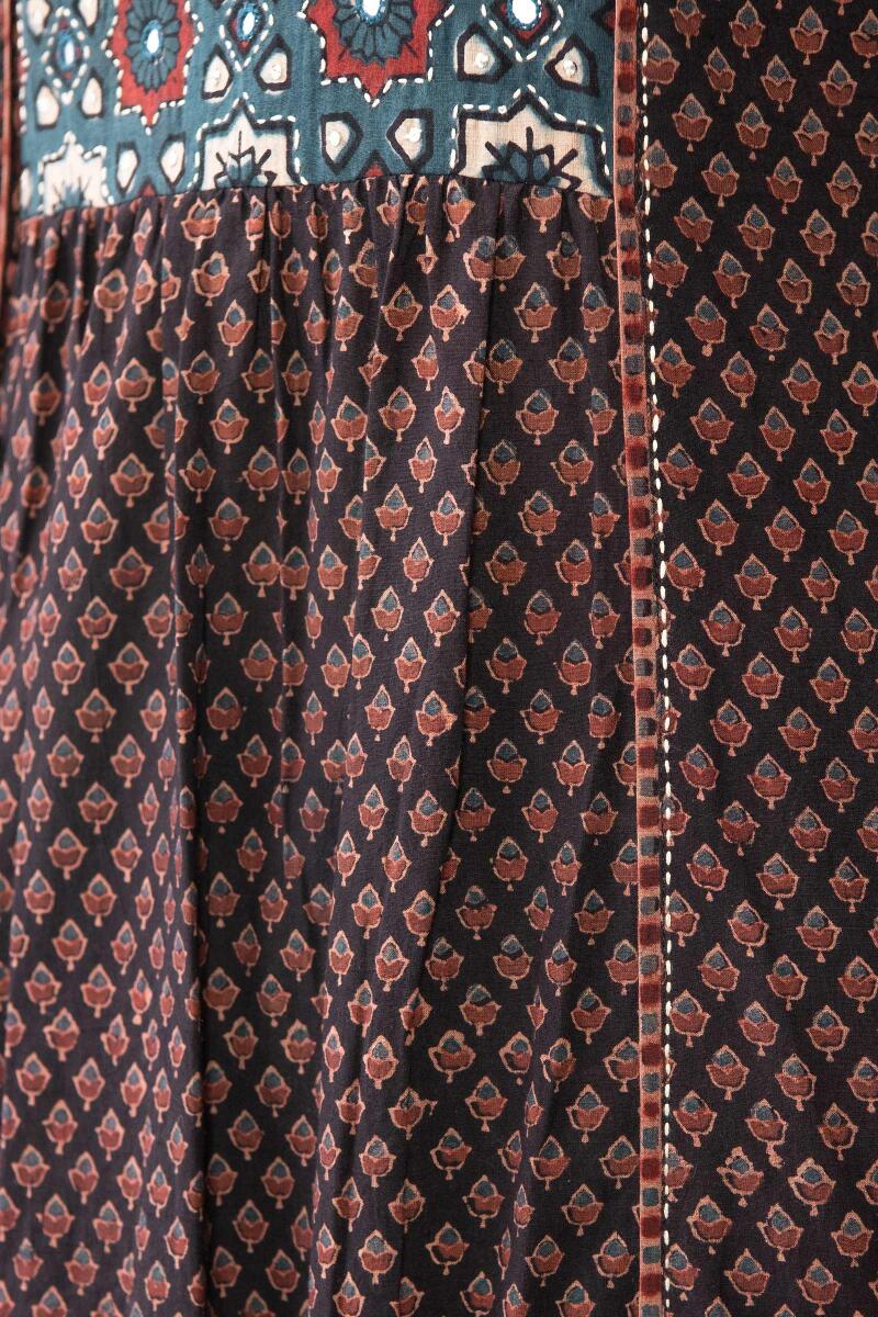 Sehra Tara Ajrak Kurta - Image 8