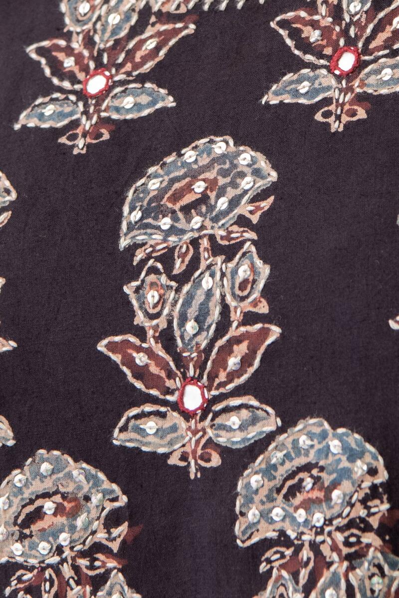 Sehra Tazmeen Ajrak Kurta - Image 6