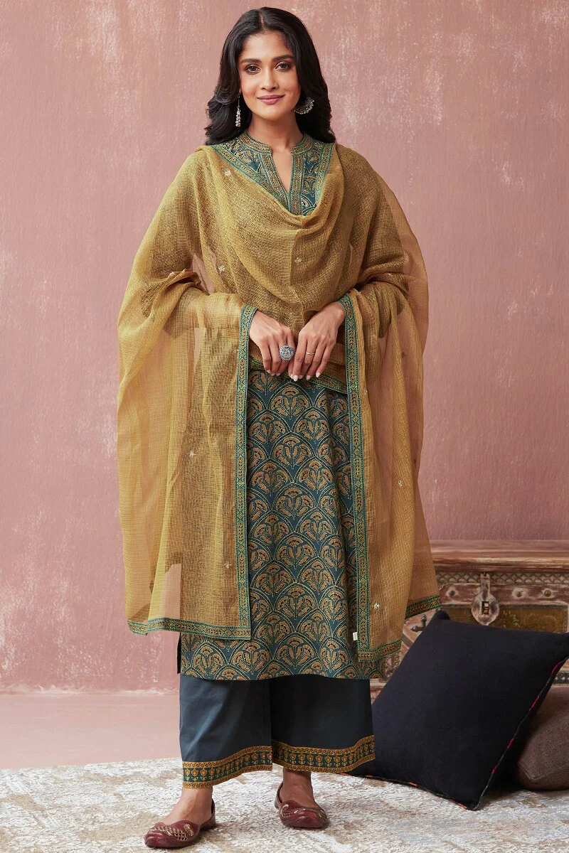 Sehra Yasmin Ajrak Kurta - Image 4