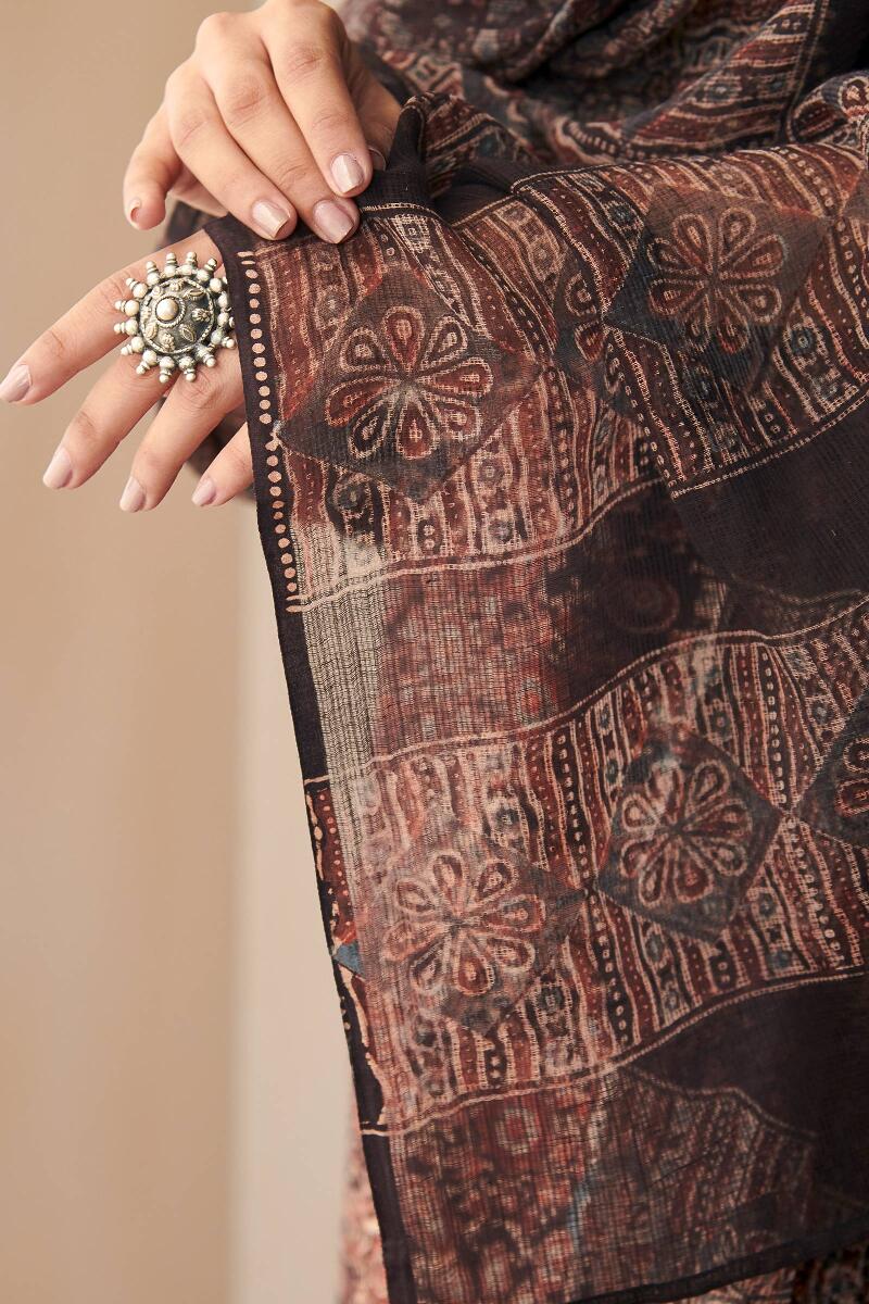 Sehra Yasmina Ajrak Dupatta - Image 4