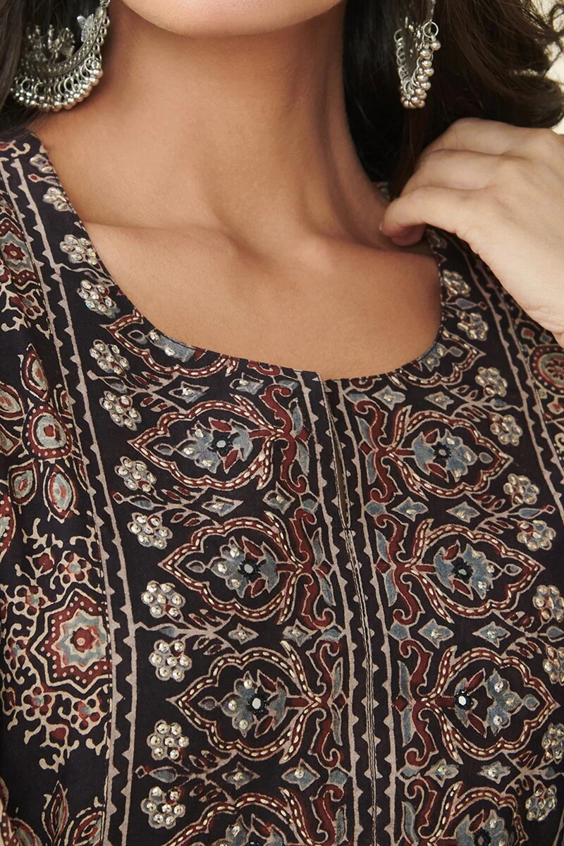 Sehra Yasmina Ajrak Kurta - Image 3