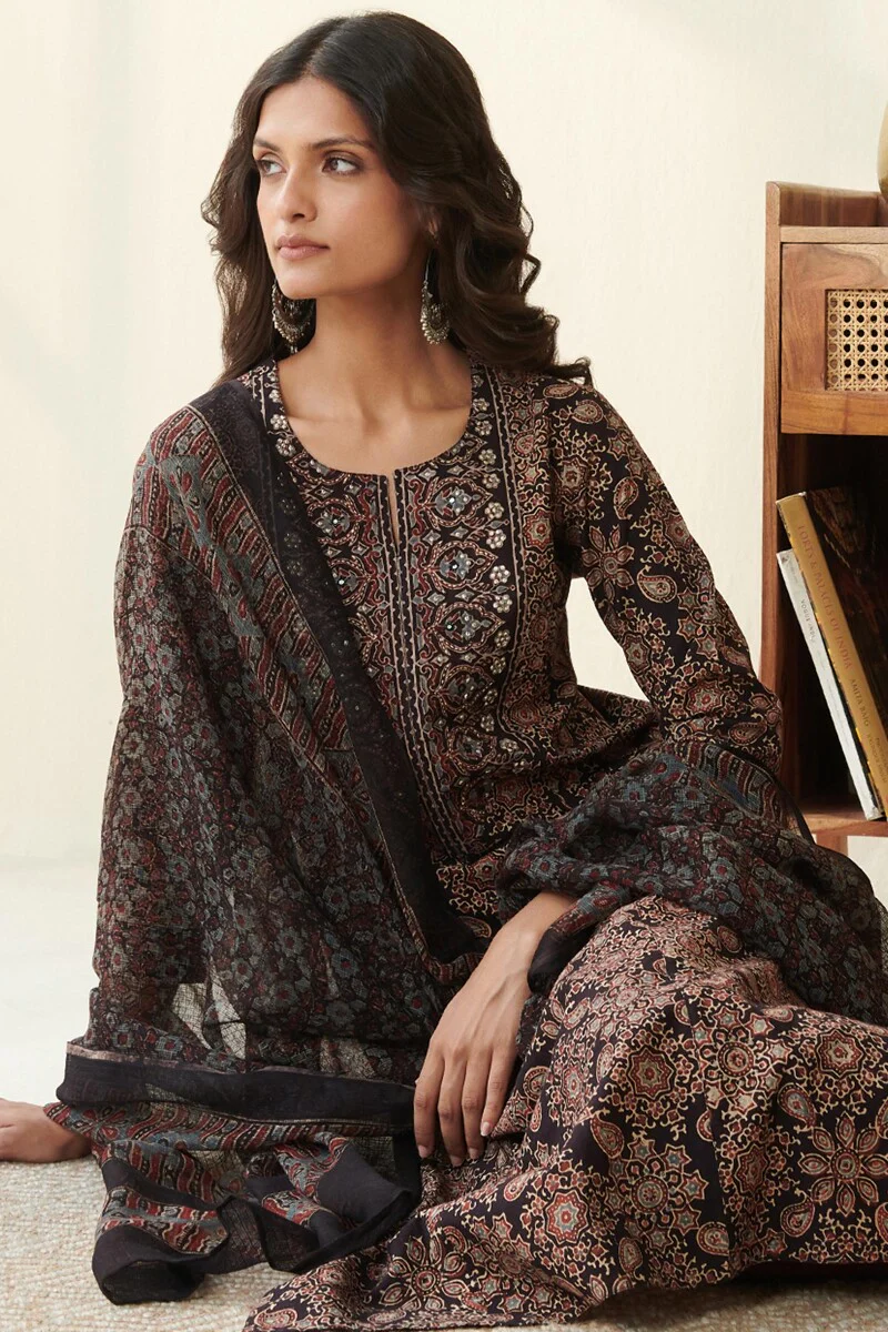Sehra Yasmina Ajrak Kurta - Image 7