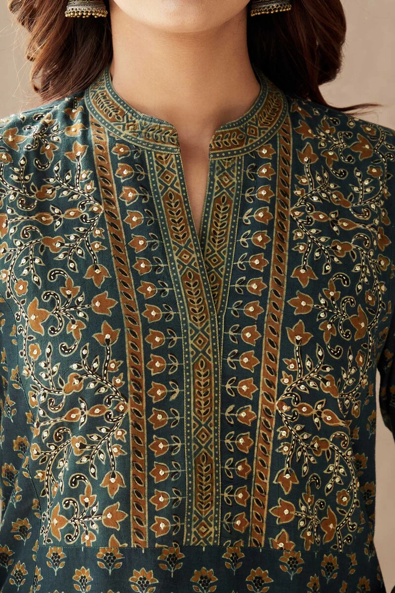 Sehra Zafina Ajrak Kurta - Image 5