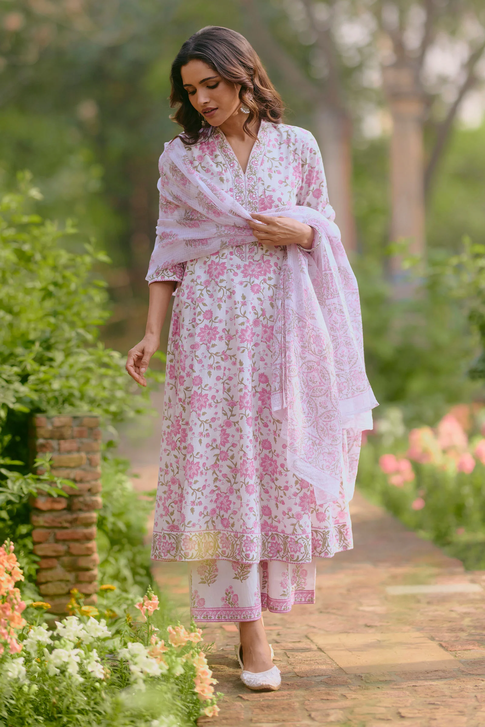 Surplus: Gulbahar Zeina Sanganeri Kurta - Image 6