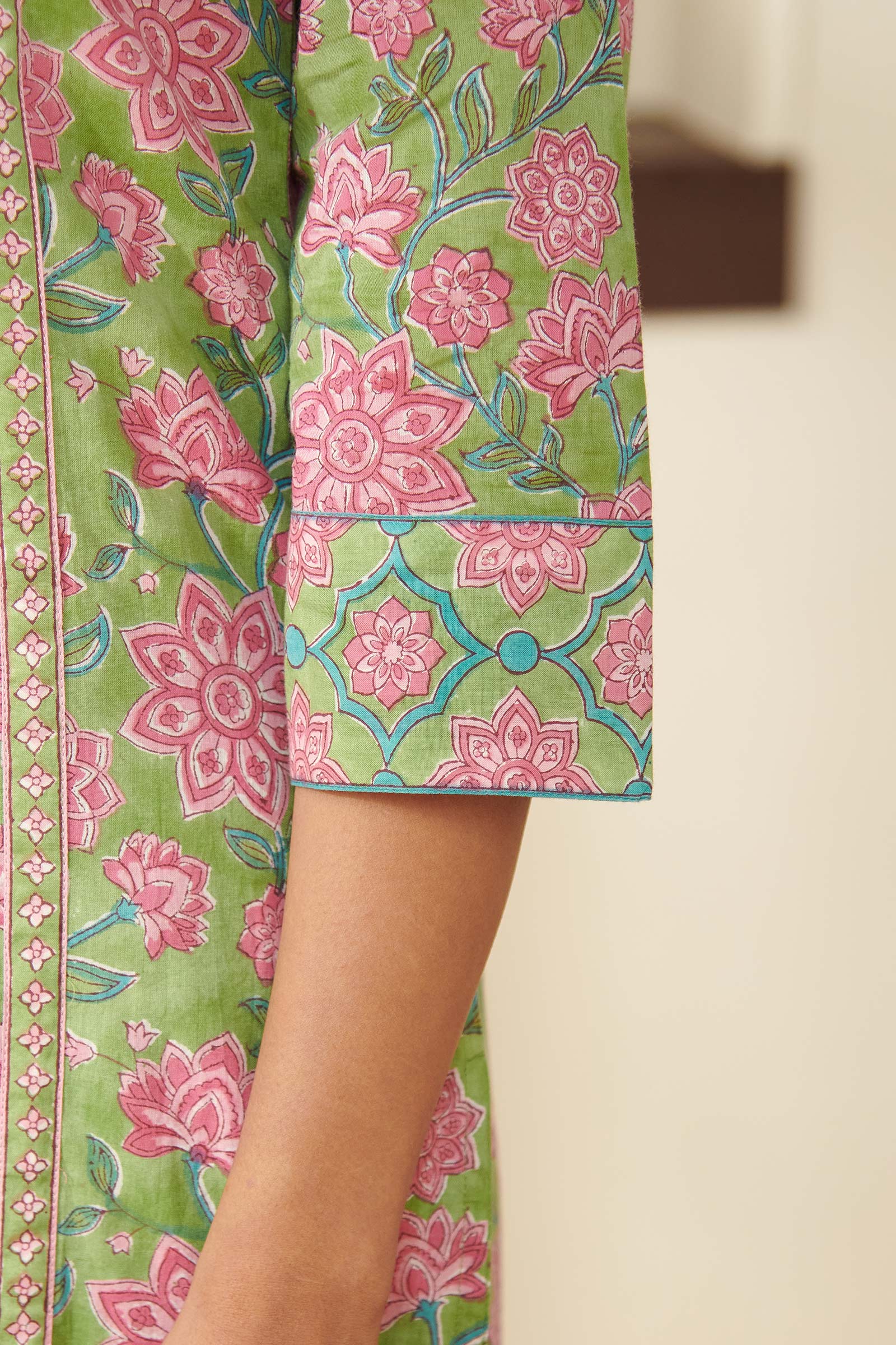 Surplus: Gulbarg Sarai Kurta - Image 5