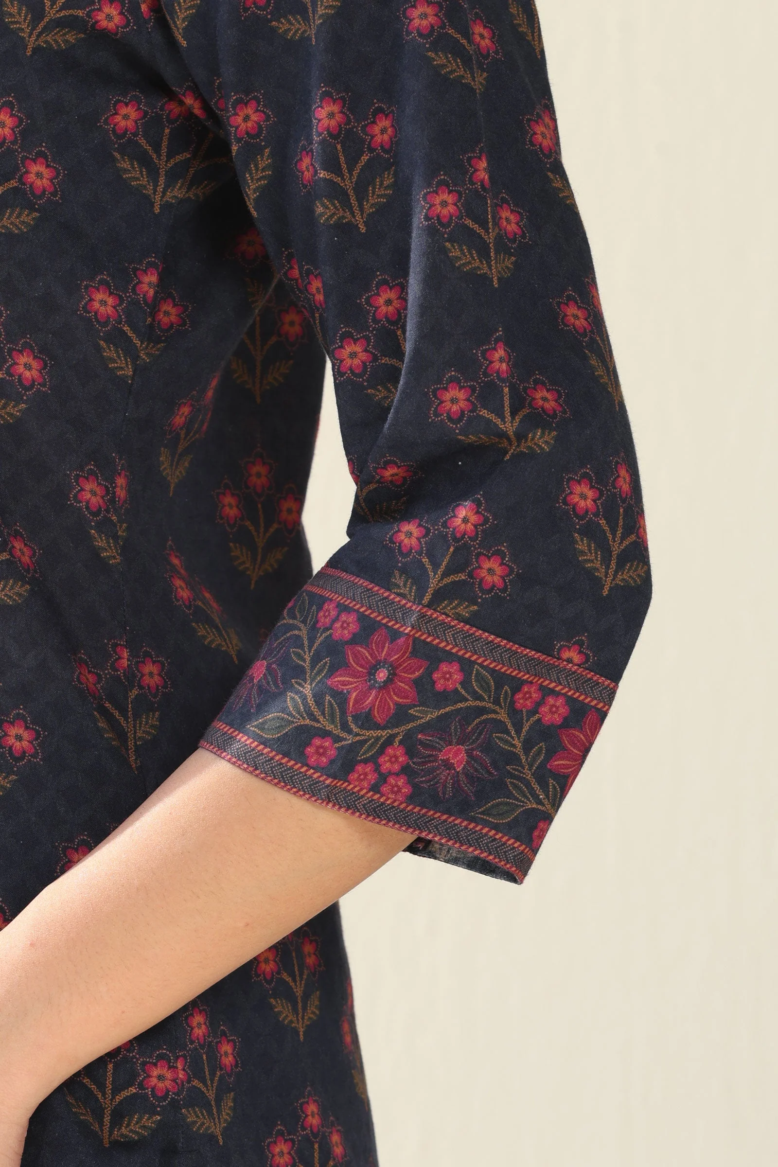 Surplus: Laylah Rumaiza Kurta - Image 5
