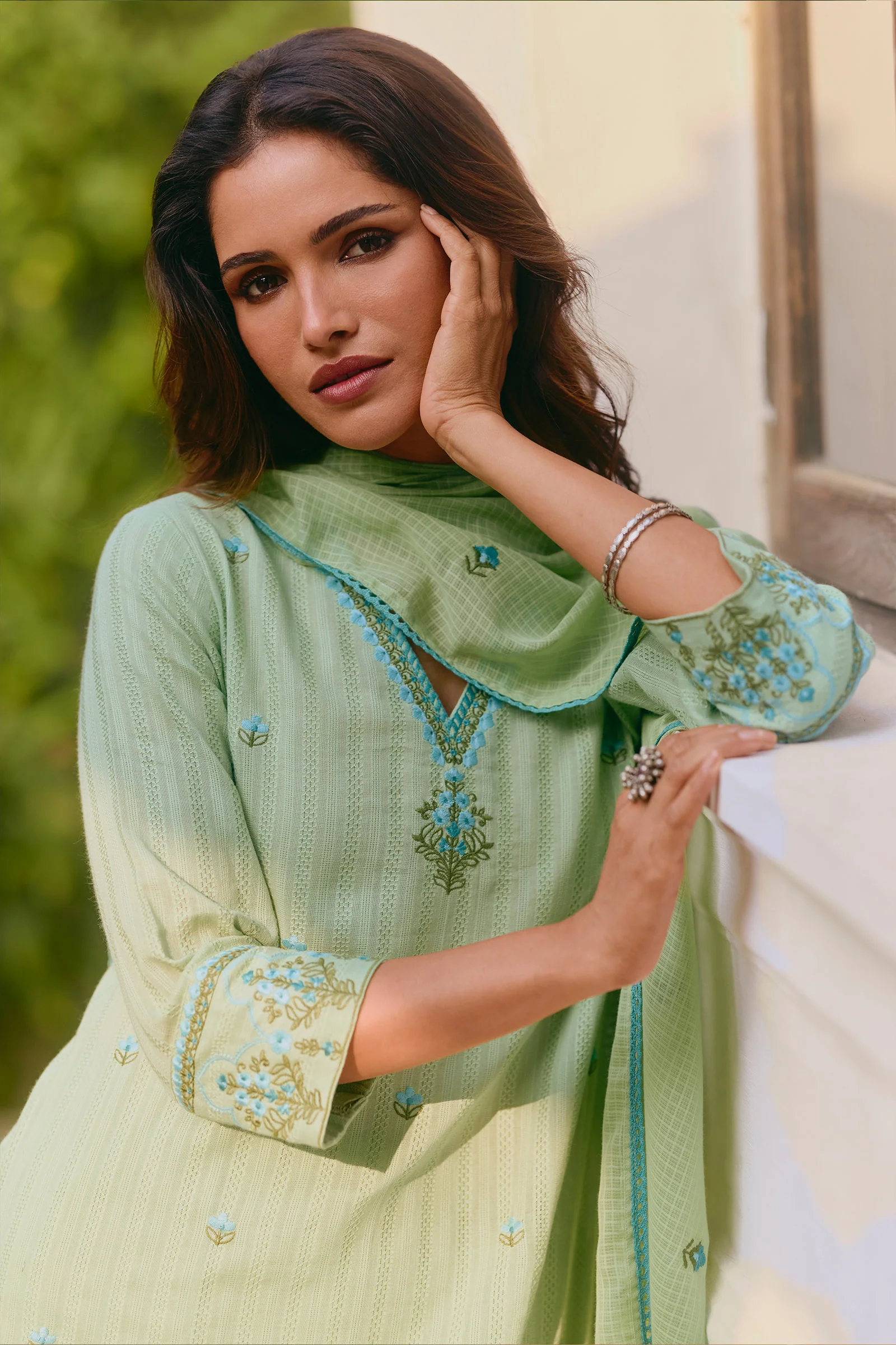 Surplus: Mehraab Amira Green Kurta