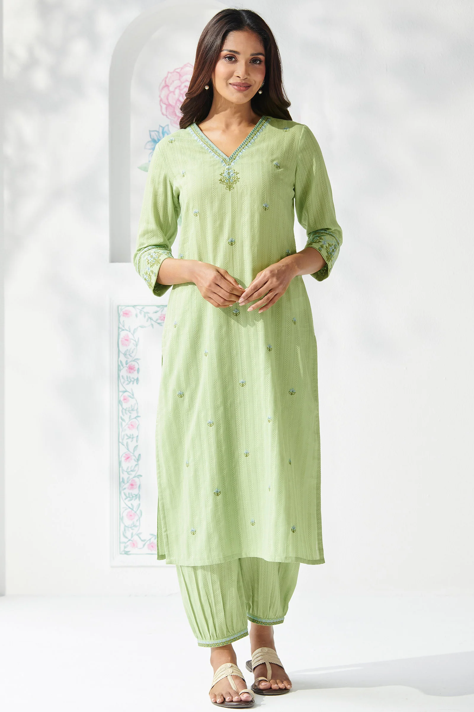 Surplus: Mehraab Amira Green Kurta - Image 2