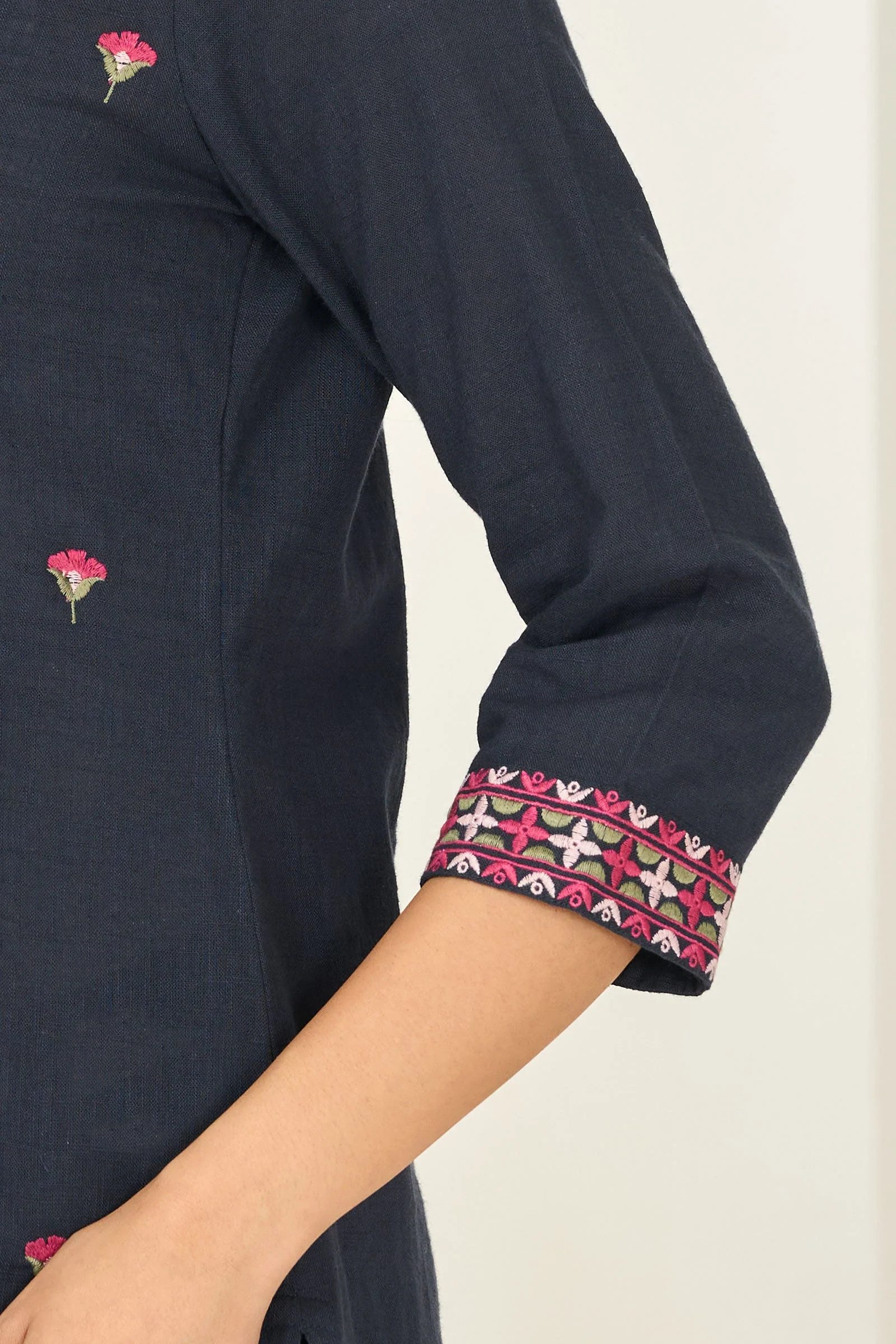 Surplus: Mehraab Sneha Kurta - Image 6