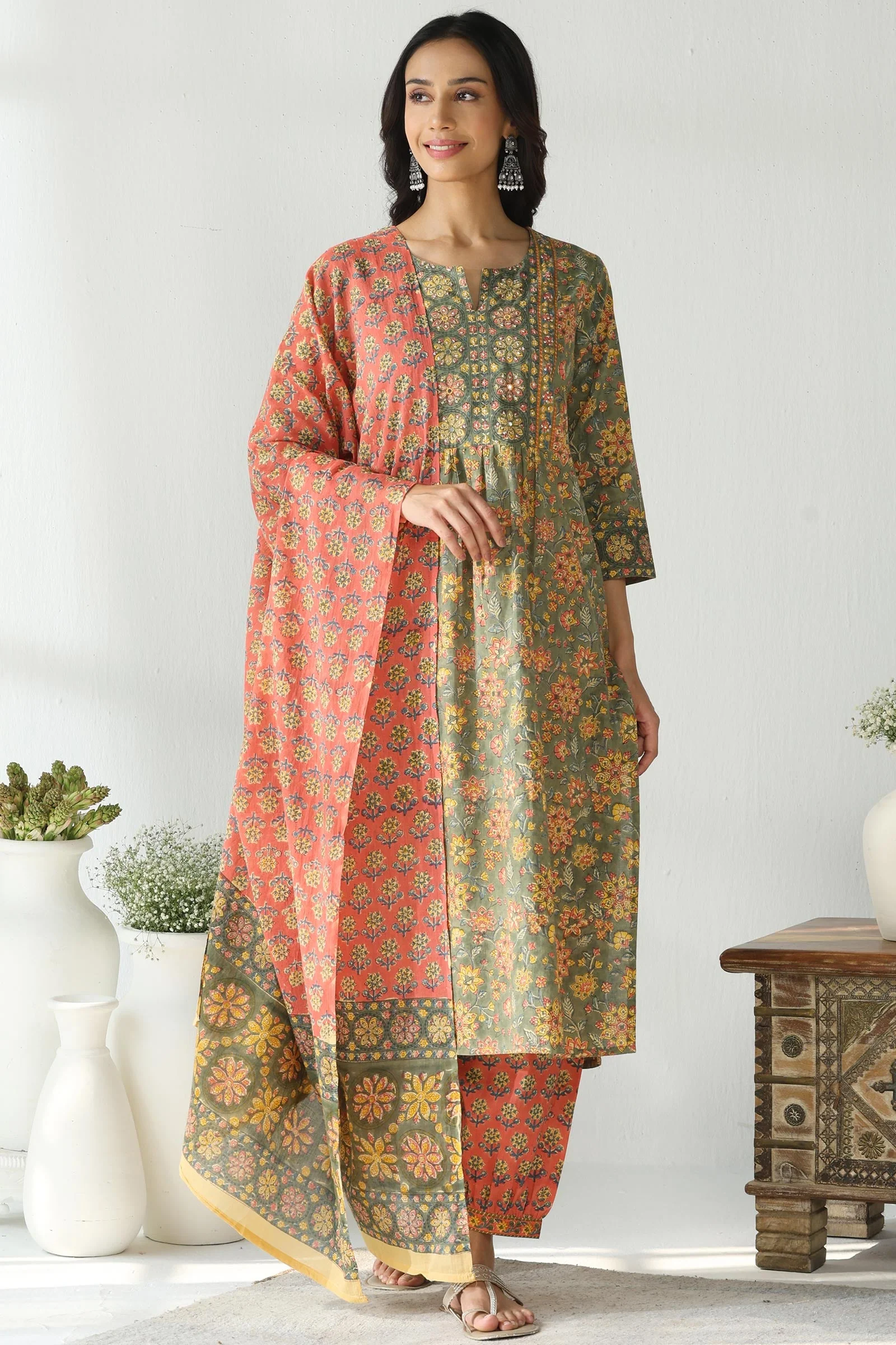Surplus: Nayanjal Zainab Sanganeri Izhaar Pants - Image 3