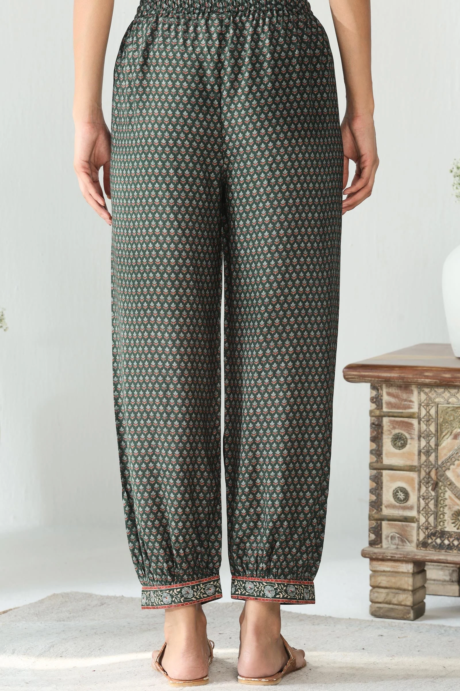 Surplus: Rangrez Inaaya Izhaar Pants - Image 4