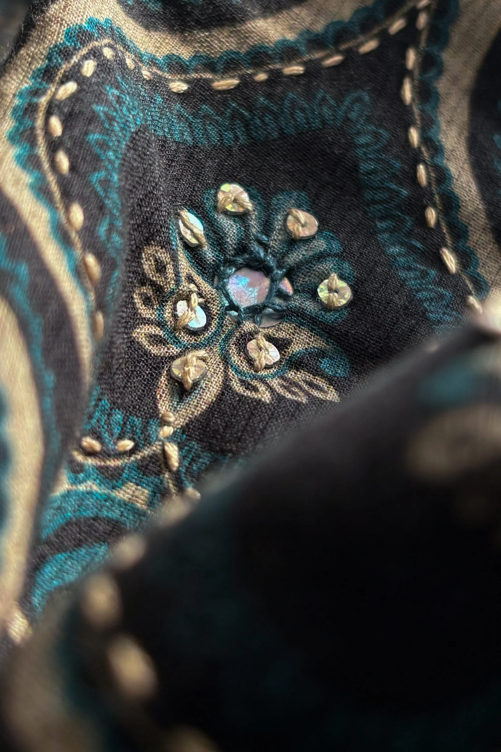 Surplus: Rangrez Rabiya Kurta - Image 3