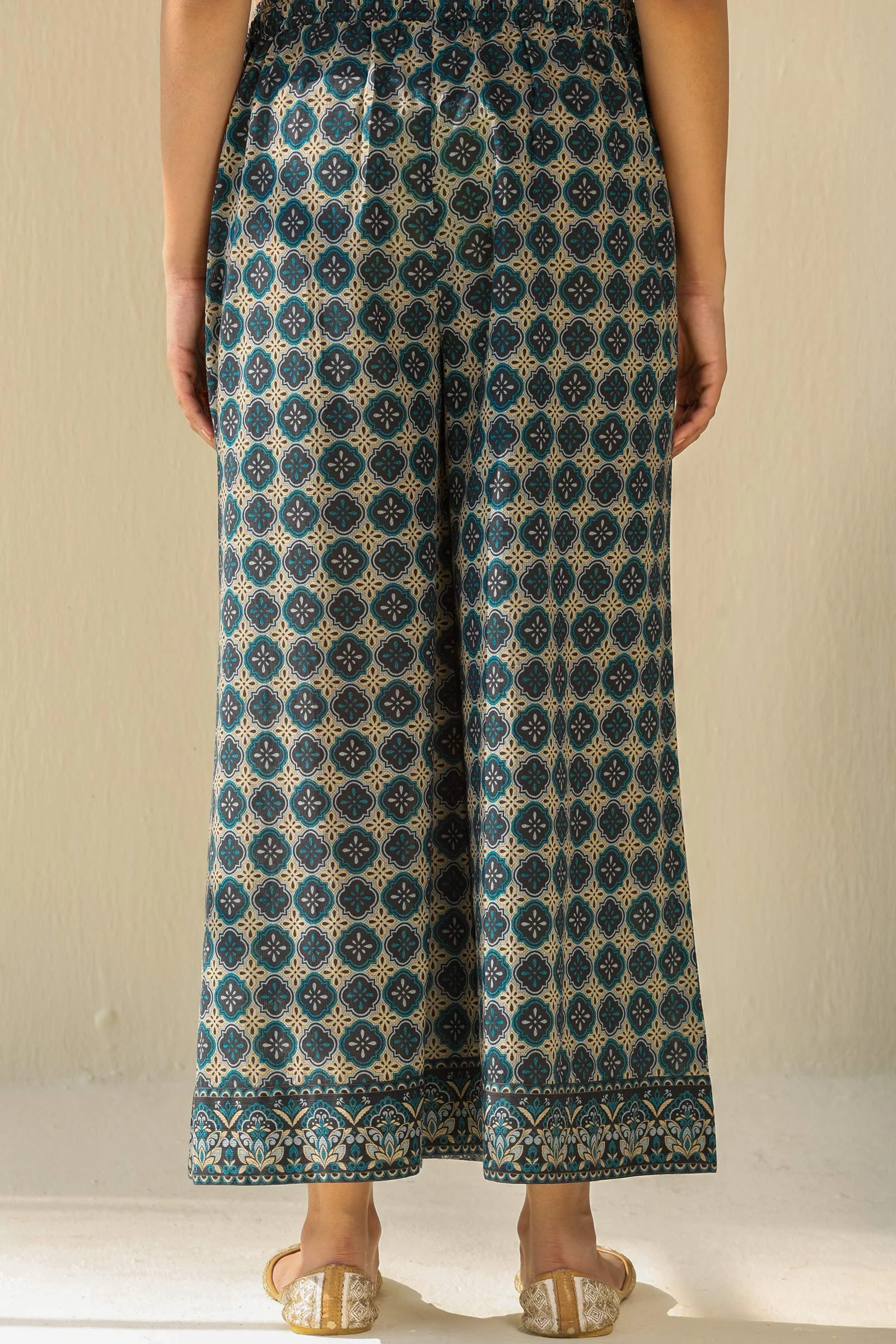 Surplus: Rangrez Rabiya Palazzo - Image 5