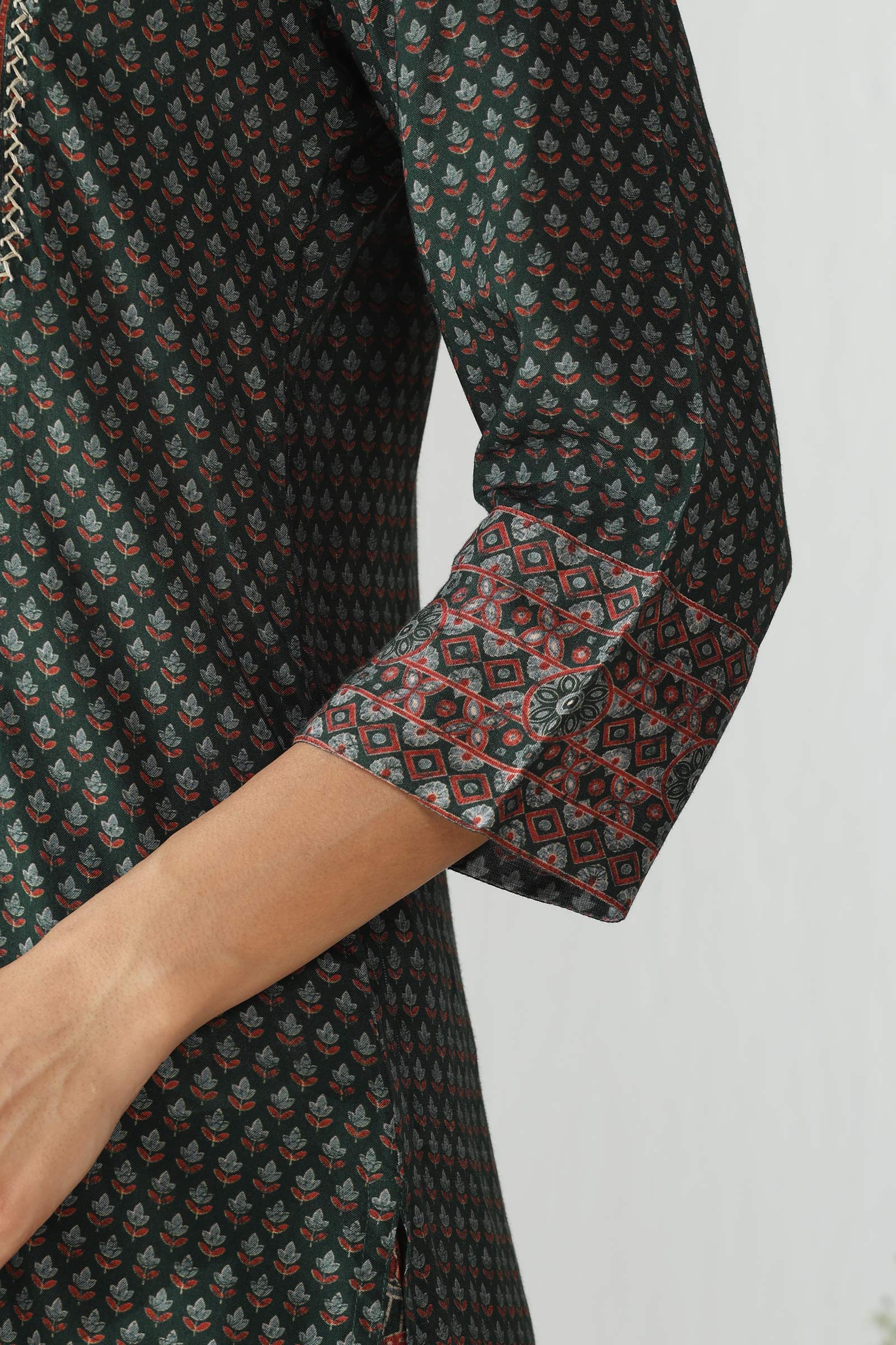 Surplus: Rangrez Ziah Kurta - Image 5
