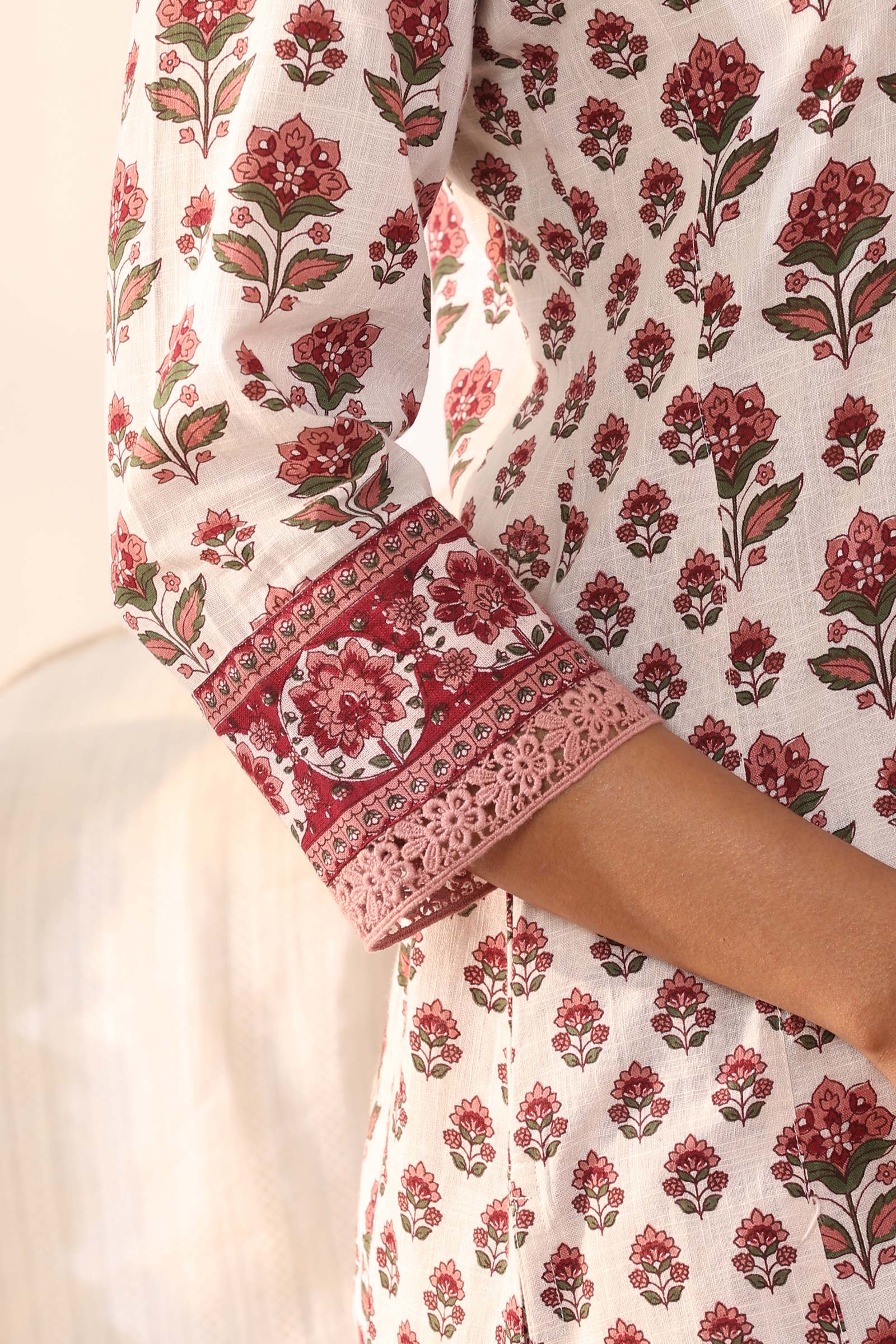 Surplus: Rosheen Nasira Sanganeri Kurta - Image 5