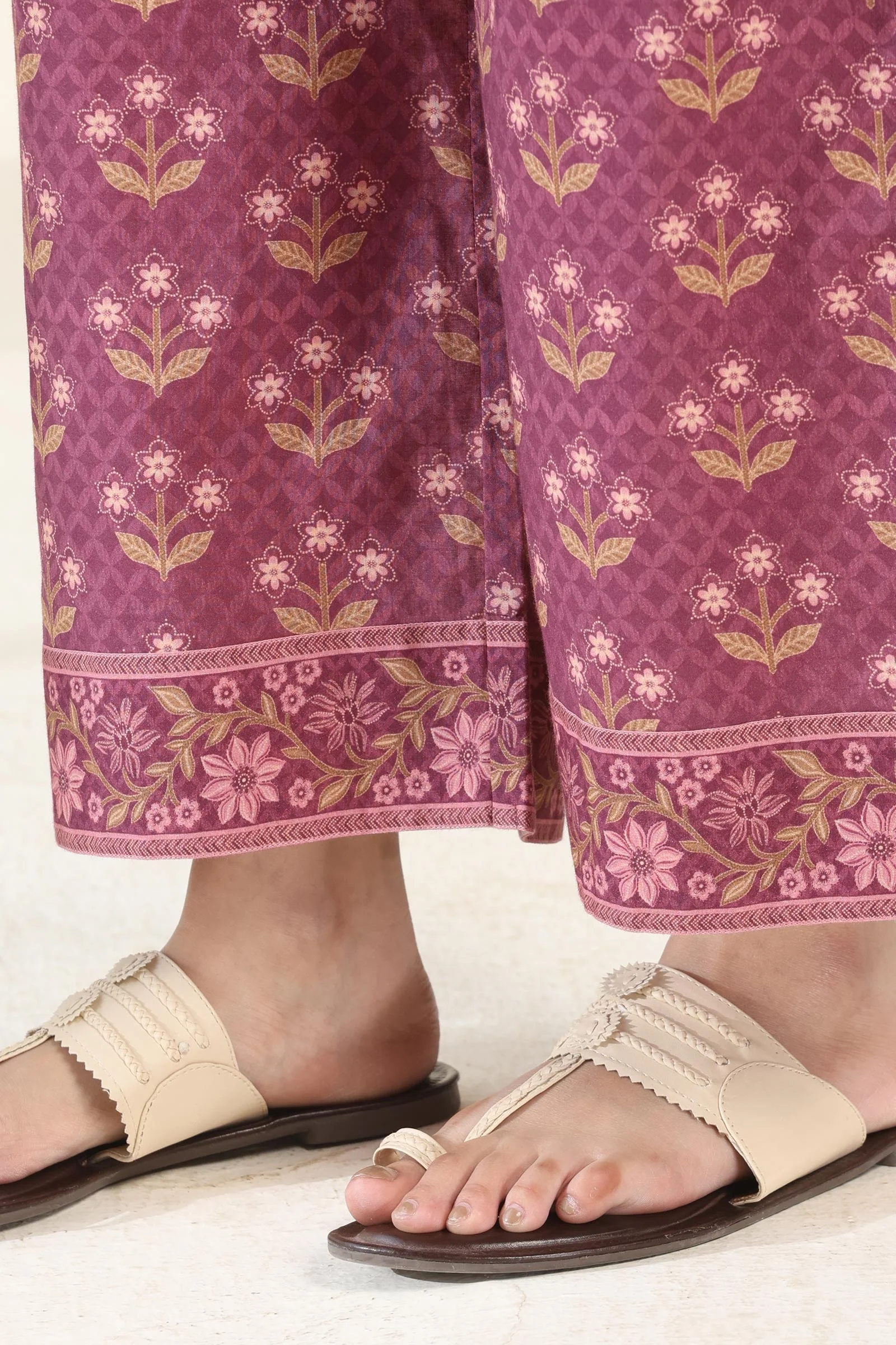 Surplus: Roz Meher Faiza Farsi - Image 2