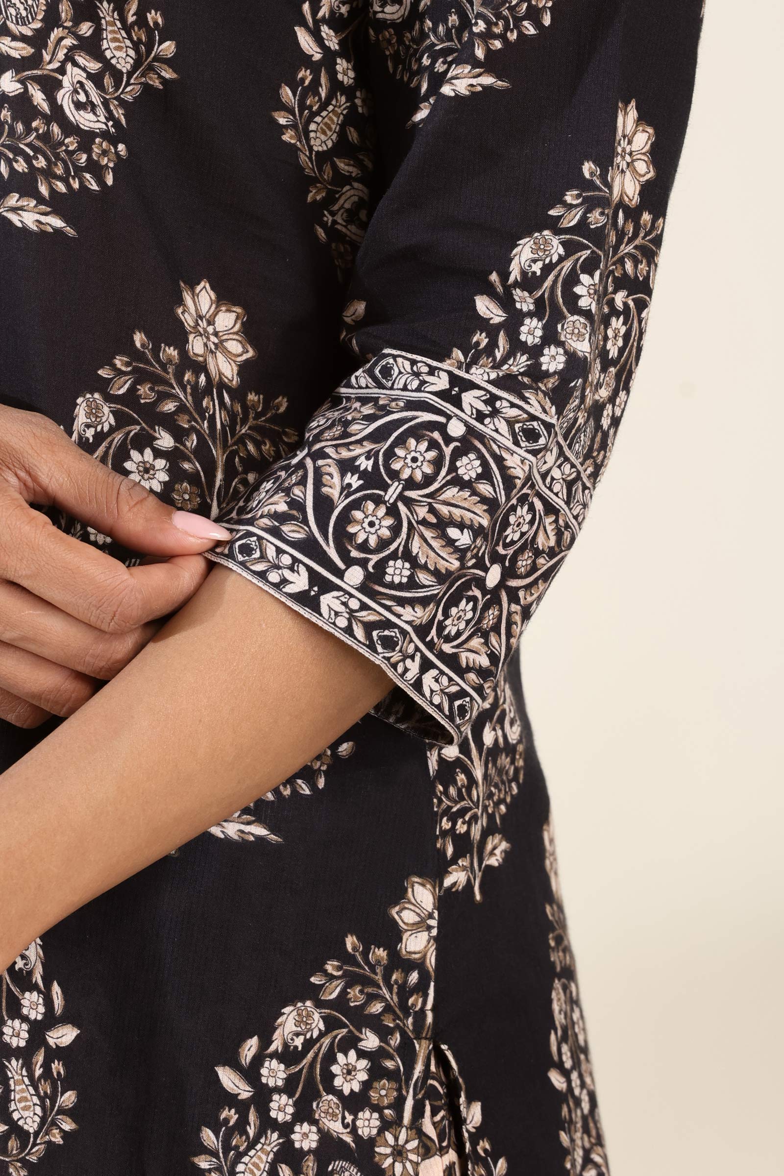Surplus: Roz Meher Rahila Kurta - Image 5