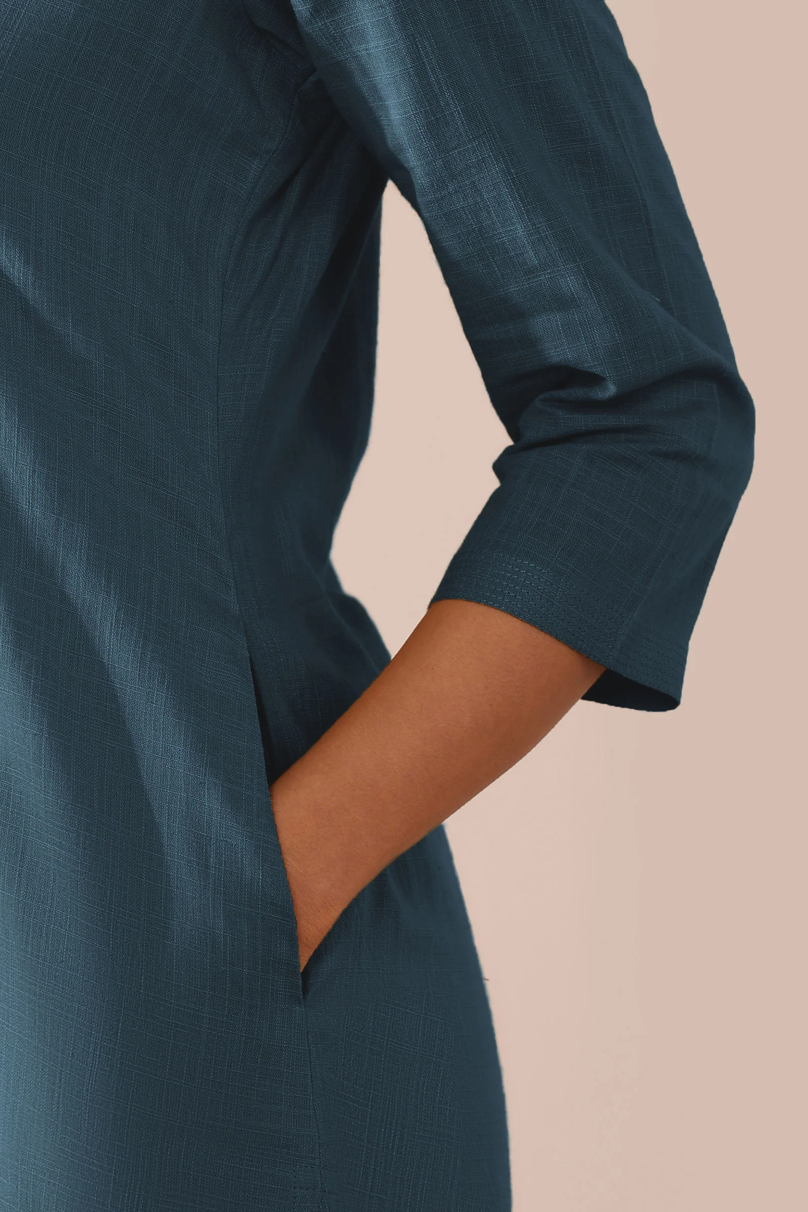 Surplus: Roza Naaz Navy Blue Kurta - Image 5
