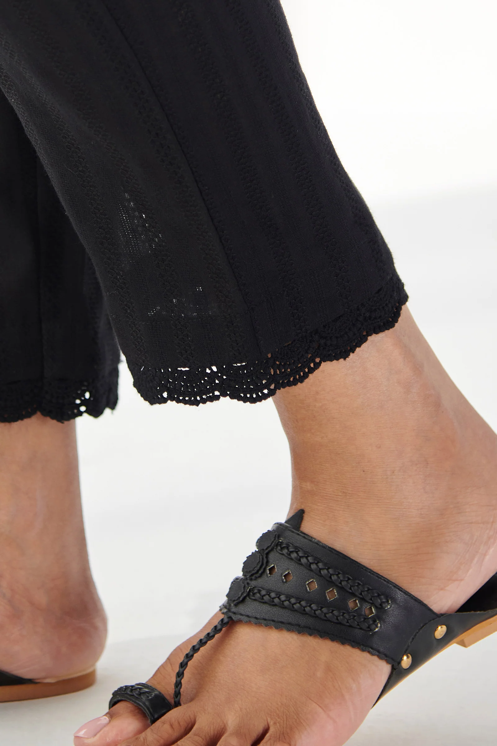 Surplus: Roza Nazira Black Narrow Pants - Image 2
