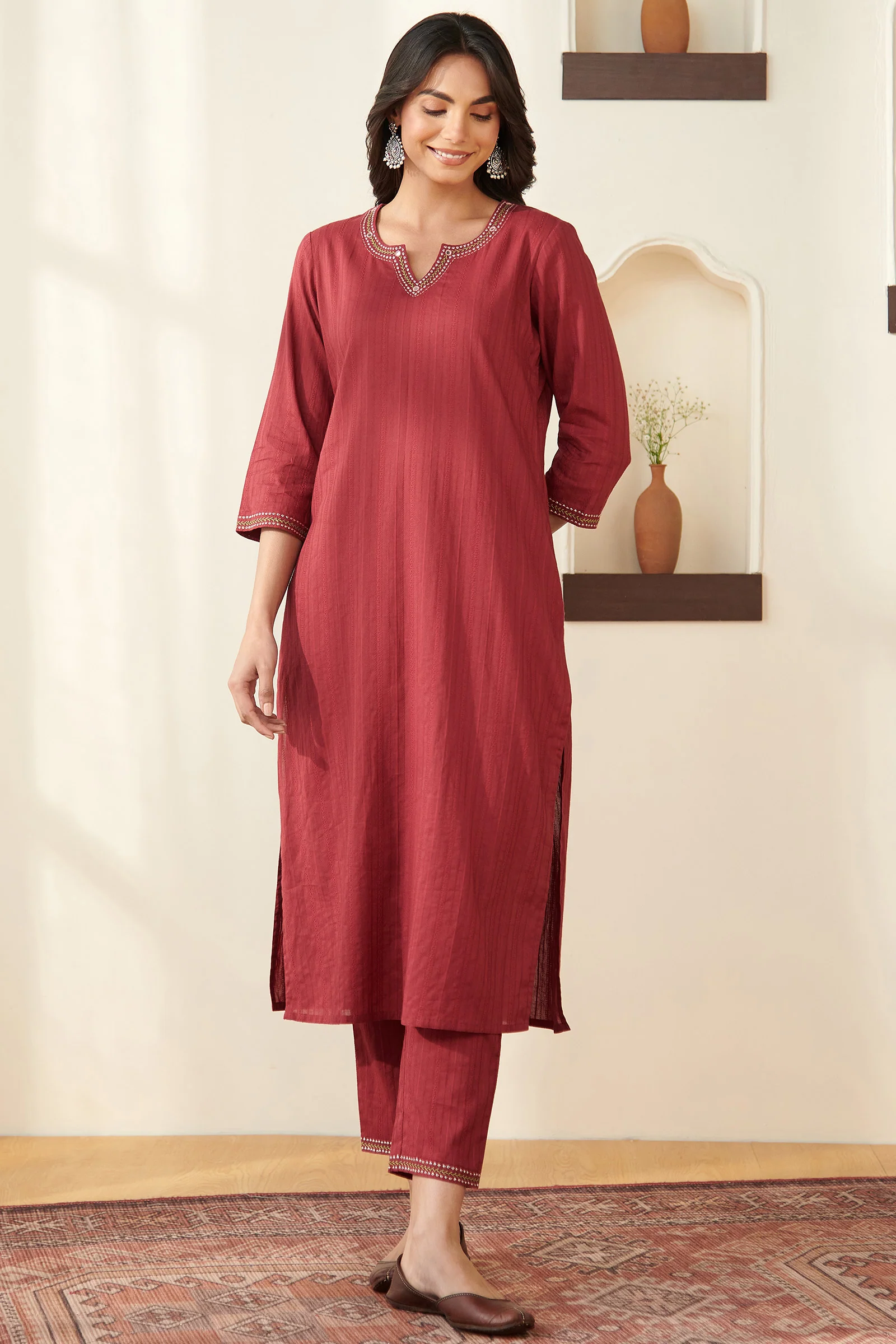 Surplus: Roza Razia Maroon Kurta - Image 2
