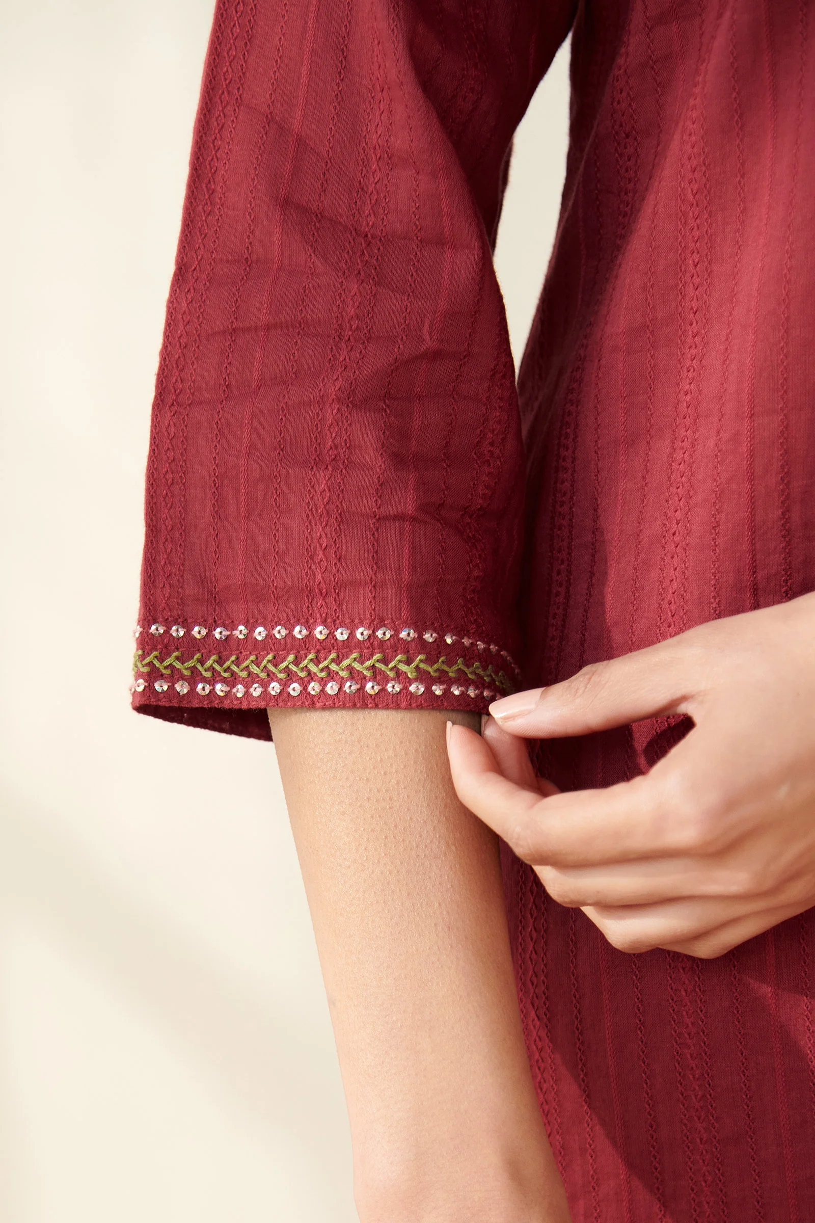 Surplus: Roza Razia Maroon Kurta - Image 5