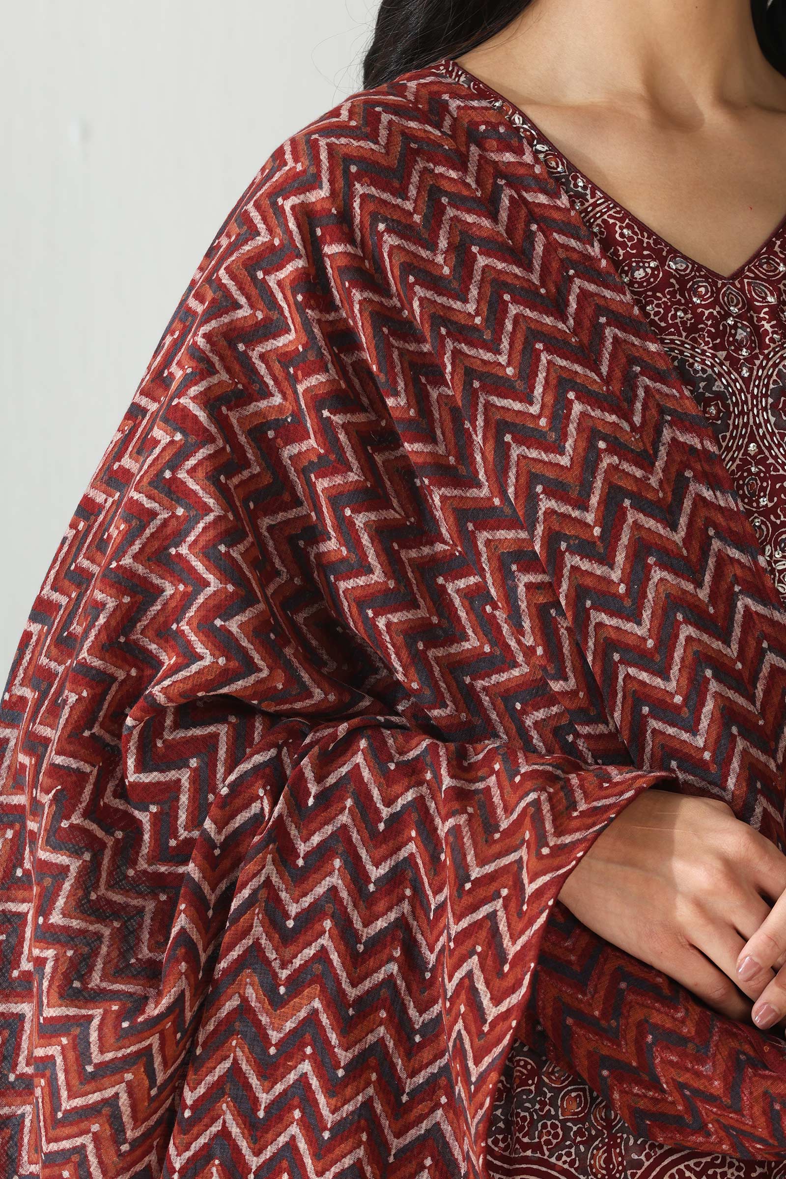 Surplus: Zubeida Sareen Ajrakh Kota Dupatta - Image 2