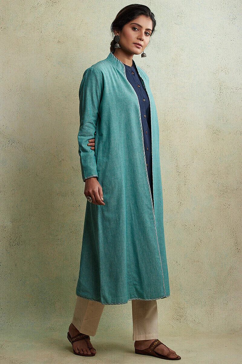 Zahabiya Zinat Reversible Handloom Jacket - Image 4