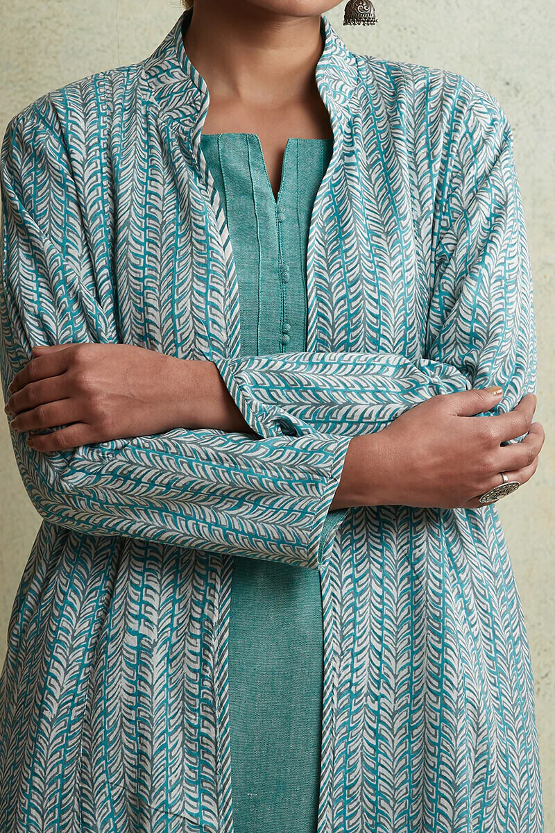 Zahabiya Zinat Reversible Handloom Jacket - Image 9