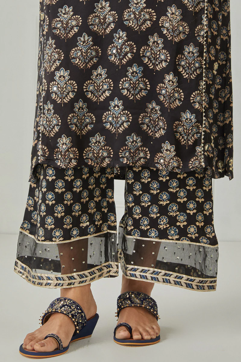 Zubeida Farheen Ajrak Modal Kurta - Image 8
